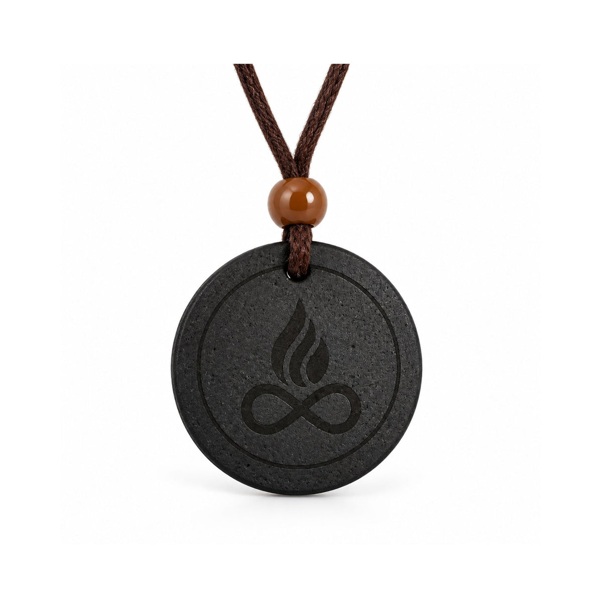 Pandantiv ETHERION Shield Pendant Core din roca vulcanica pe fundal alb